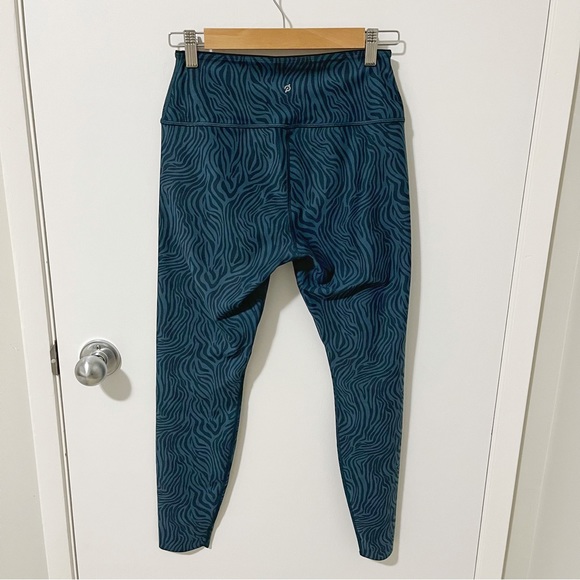 Peloton Cadent High-Rise Reversible Zebra Print Legging Black/Blue size Medium - Picture 7 of 16